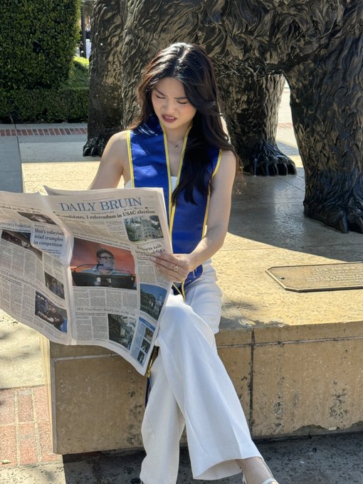 grad pics coming soooooon 💙💛🤍 https://t.co/kpcnWbXTTj<a href="/tag/theballadofsongbirdsandsnakes"class="tags"><span>&#35;theballadofsongbirdsandsnakes</span></a>