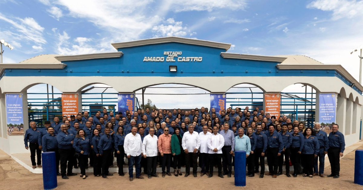 ComSNTE13's tweet photo. #UnoSomosTodos
#TodosSomosUno

En el marco de la conmemoración del 68 Aniversario de la #Sección37, en BC, el Srio. Gral. del #SNTE, Mtro. Alfonso Cepeda Salas, inauguró el campo de sóftbol “Maestro Amado Gil Castro”, para mejorar la salud y el bienestar de los agremiados https://t.co/mqBU6mluCn