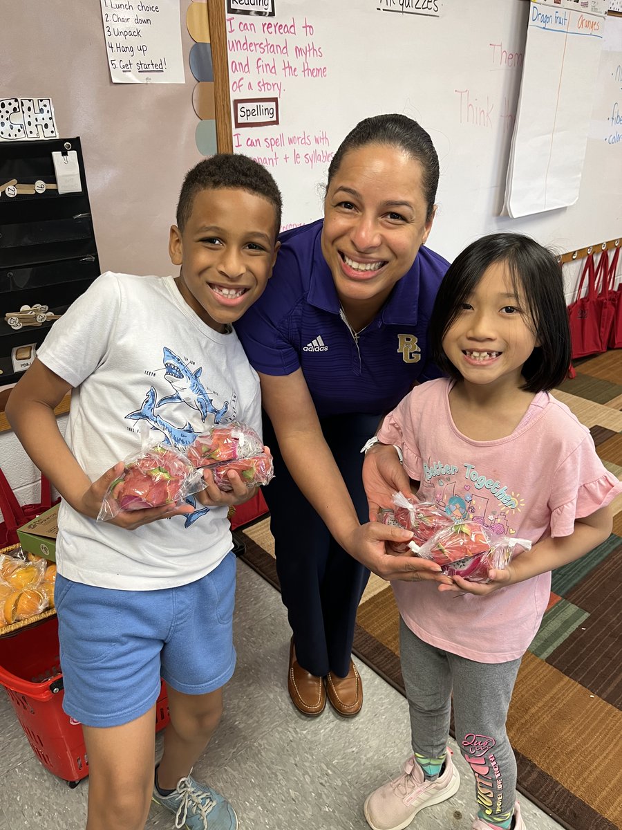 DallaEmerson's tweet photo. What an amazing combination of the @USDANutrition #FFVP grant education and sampling with @McNeillAdmirals second-grade opinion writing with
@CoffeyLauren. Excellence is Worth the Effort @KyDeptofEd @kentuckyag @BGISD https://t.co/ptKhWVyWnz