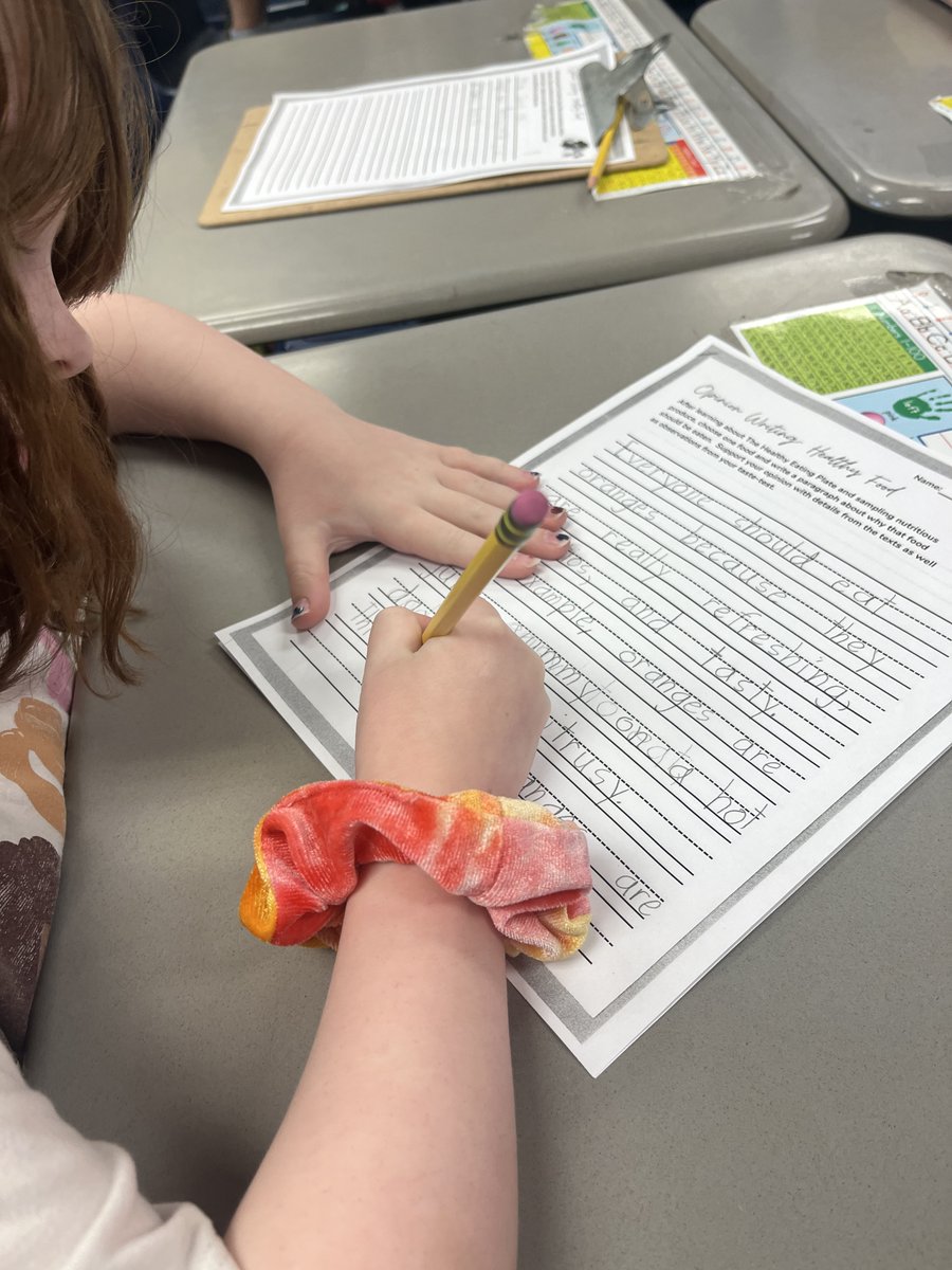 DallaEmerson's tweet photo. What an amazing combination of the @USDANutrition #FFVP grant education and sampling with @McNeillAdmirals second-grade opinion writing with
@CoffeyLauren. Excellence is Worth the Effort @KyDeptofEd @kentuckyag @BGISD https://t.co/ptKhWVyWnz