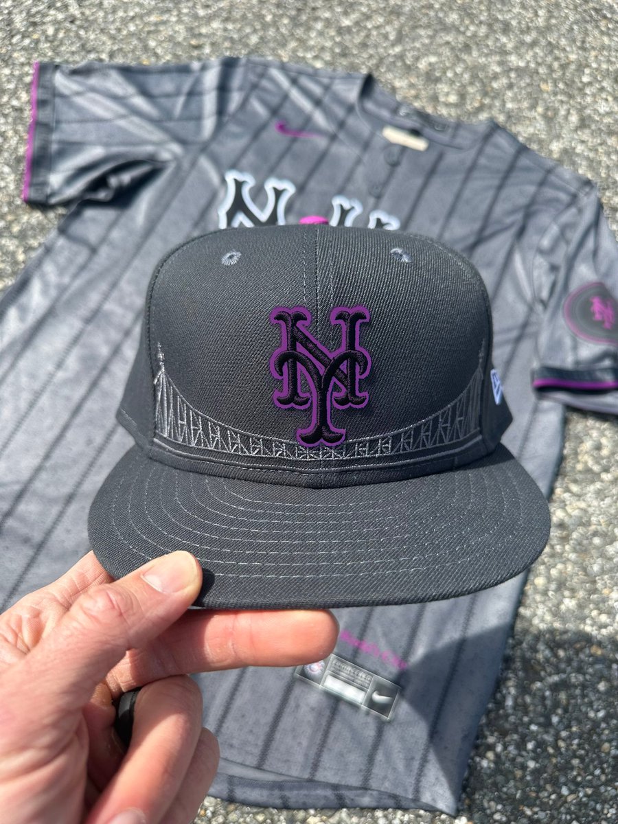 Ahhh the @Mets City Connect uniforms are 🔥 but I think a little more purple was needed.. what do you think?