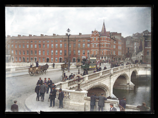 Patrick's Bridge c1920 with @CorkEnglishColl  #LoveCork #PureCork #CorkLike B&W📸#Cork Public Museum, splash of colour by me