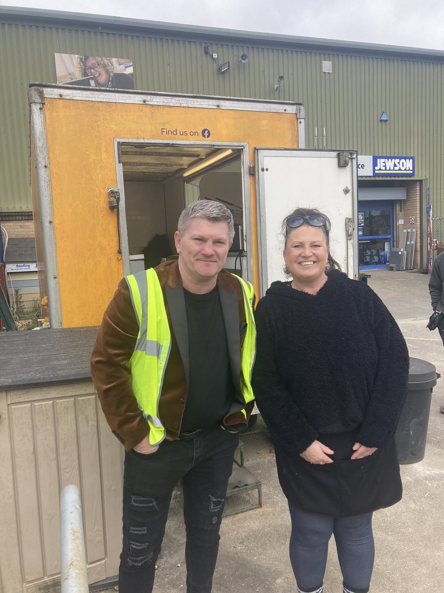 Managed to grab a quick picture with this guy in between cooking burgers today! Really nice guy, doing a meet & greet at #Jewsons #StAustell @HitmanHatton