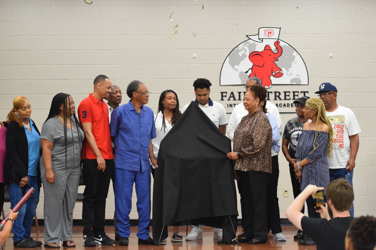 GCSSK12's tweet photo. Today we officially unveiled Willie Mitchell Drive @GCSS_FS . Mr. Mitchell's legacy of service and commitment to community will live on. Thank you for the impact you have made on the lives of so many. https://t.co/5by9exArRi