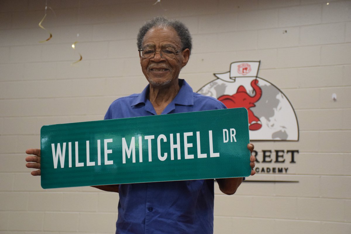 Today we officially unveiled Willie Mitchell Drive @GCSS_FS . Mr. Mitchell's legacy of service and commitment to community will live on. Thank you for the impact you have made on the lives of so many.