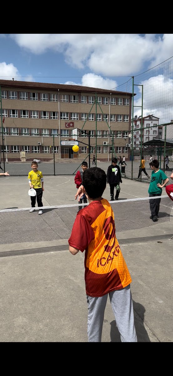 BafraTsoo's tweet photo. “ Pickleball “
Okulumuza branş tanıtımı için gelen antrenörlerimize teşekkür ederiz 🙏🏼 #pickleball https://t.co/eT0jPpng45