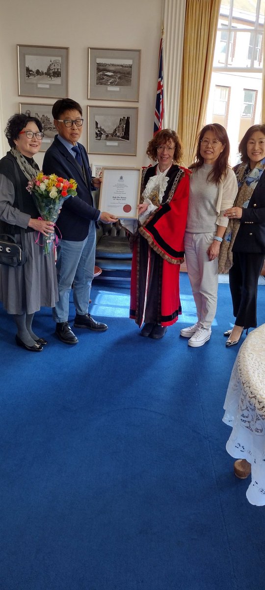 It was such an honour to present Mr Suk Ha Kwon with a Mayor's Community Award. Thank you so much for your selfless dedication to serving the community.