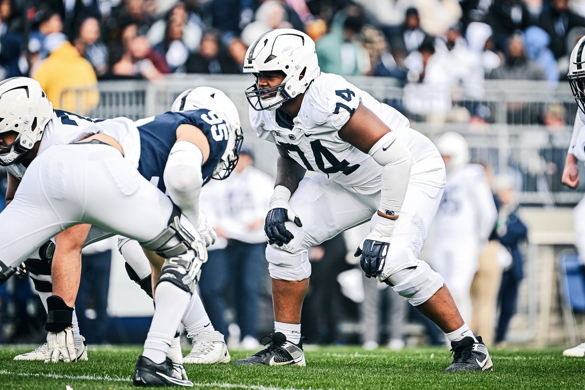 Thank you to @happyvalleyutd and @StateCollegeQBC for getting my family to the Blue-White game! It means the world to have them supporting me in Beaver Stadium.