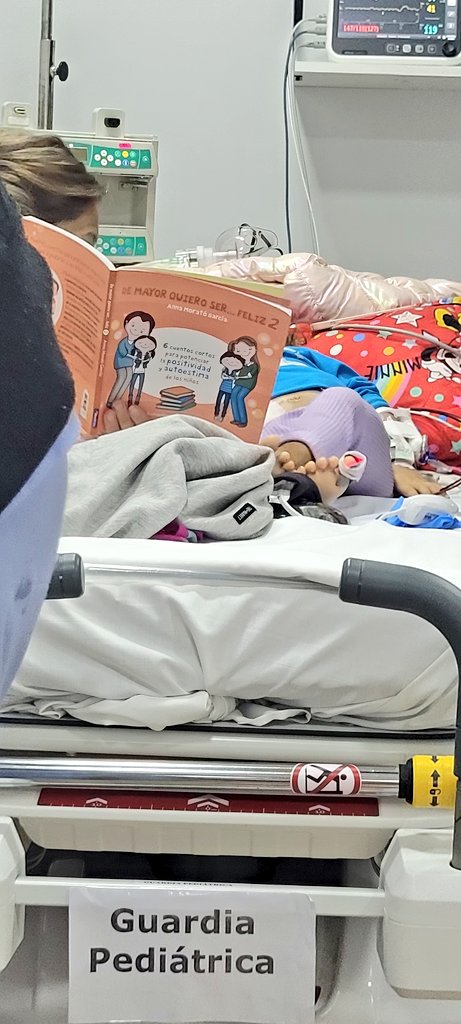 JP_Camacho_'s tweet photo. Que importante lo que nos cuentan de la vida. Muchas veces eso se transforma en lo que nos contamos de grandes. 
Y también: como ayuda la contención familiar y un enfoque optimista para sanar y recuperarse en momentos de enfermedad..
Pasar por la guardia pediátrica nos enseña.. https://t.co/ggjQuCy3BL
