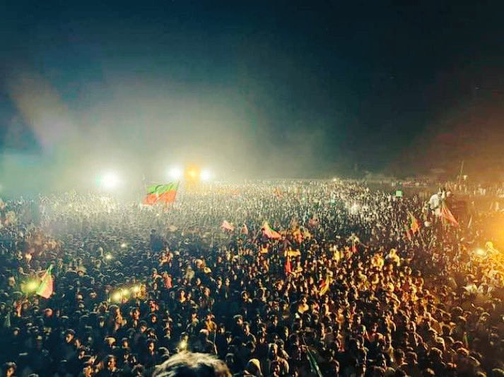 kaptankakhladi's tweet photo. جب عمران خان آئے گا تو سوچوں کیا ہوگا۔۔۔ابھی مُرشد کے مریدوں کا یہ حال ہے۔۔۔ 🔥🔥

#عمران_خان_تو_آئے_گا #ملک_گیر_احتجاج_کرو 
#RealLondonPlan https://t.co/4dJS0MhKAn