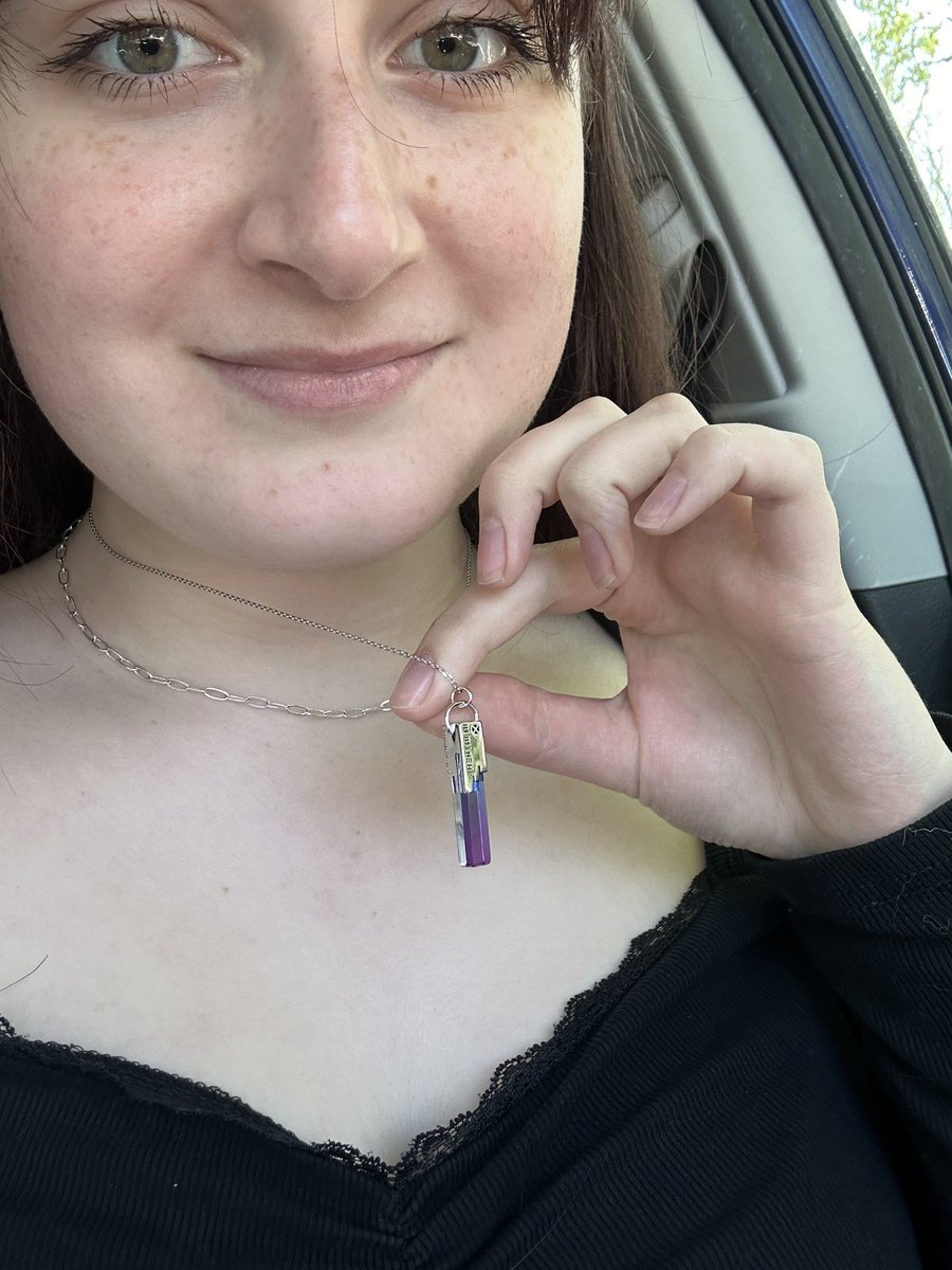 got my @ProjektMelody necklace from @bisoulovely today! 💜🤍