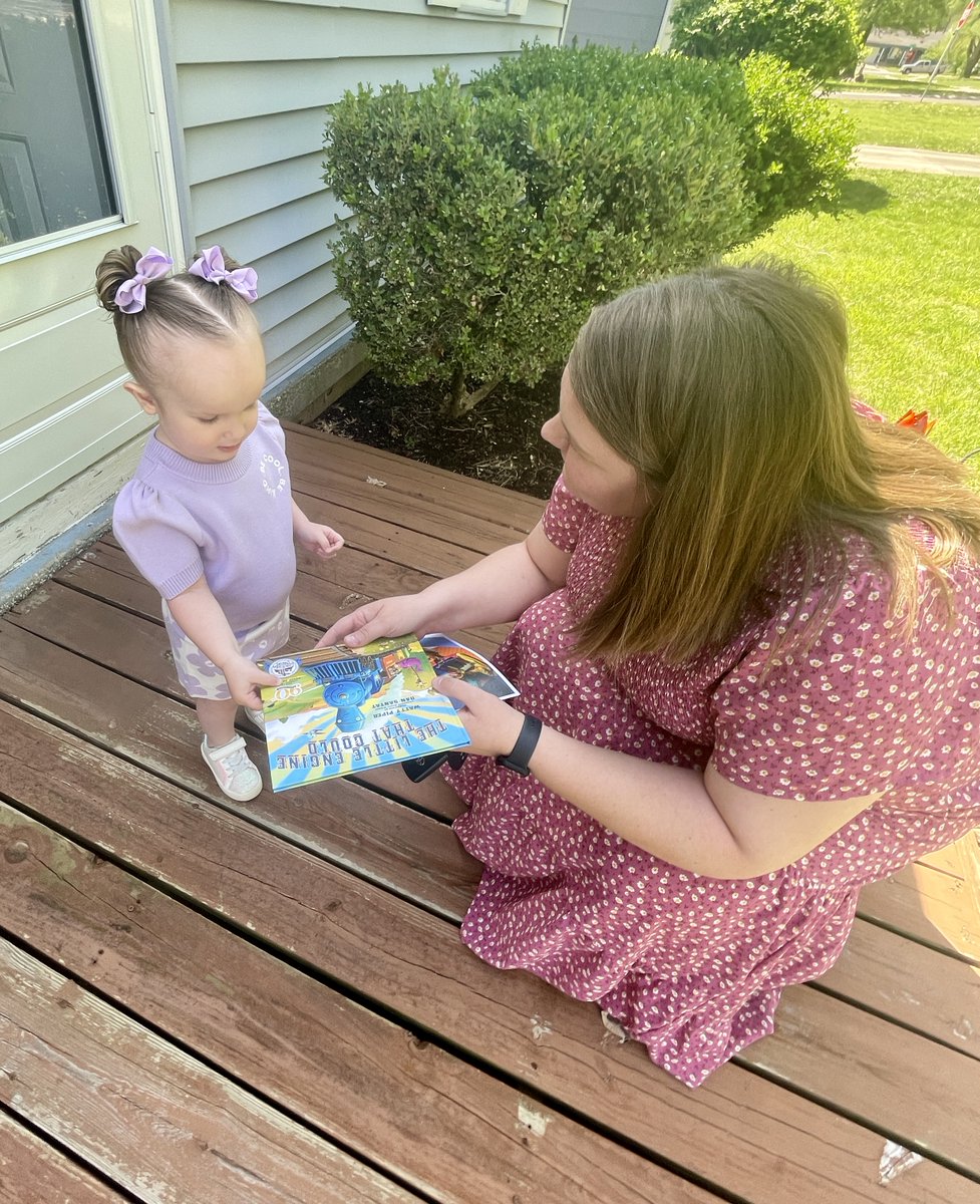 Exciting News! 🎉✨ We've just hit a milestone - 7,000 children enrolled in @dollyslibrary ! 🎉✨ Congratulations to two-year-old Palmer for becoming the 7,000th child in @theSMSD to enroll. We loved getting to meet Palmer & deliver her first book to her & meeting her grownups.
