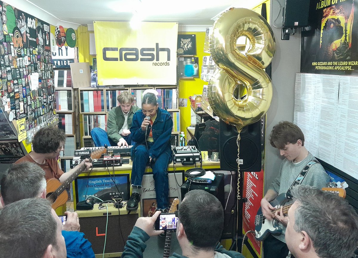 Gig 17/24 - a great, stripped-back in-store show & signing from English Teacher @Englishteac_her at @Crash_Records The band were in great form and justifiably chuffed to be #8 in the charts. Lovely folks too, taking time to chat to all. Congratulations on an ace album 👏