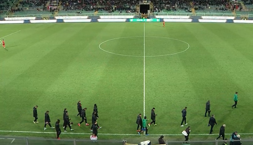 euroPAfcs's tweet photo. 🦅💪 #EndFirstHalfTime #PalermoParma 0-0 #SerieBKT #PalPar 🦅💪🩷🖤 https://t.co/2ulx9yaZzJ