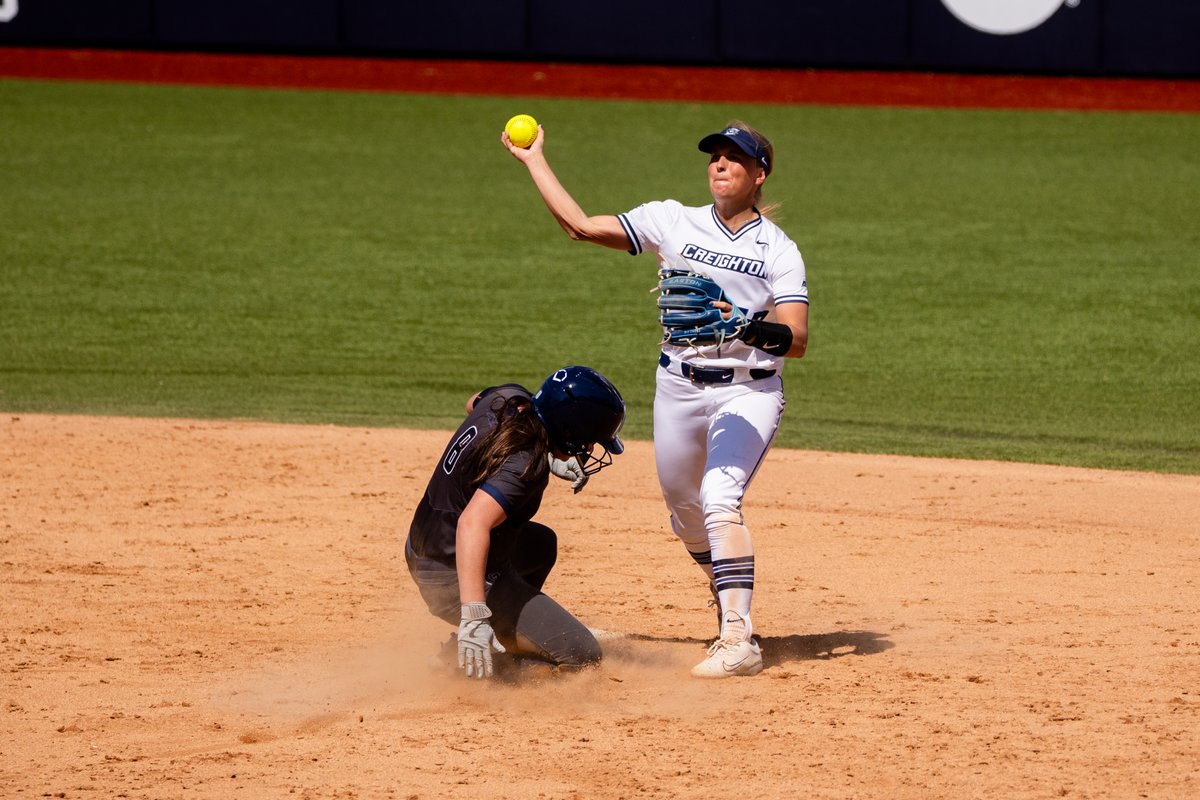 Nothing across for the Bluejays in the top half of the second. Back out to the field to take care of things defensively. M2 | CU 0, BU 0 #GoJays