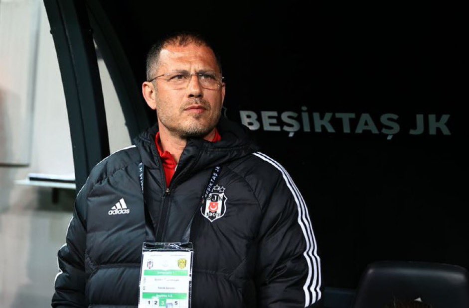 _sonduduk's tweet photo. Forma adaletini sağladı. Cenk Tosun'u kesti. 5 maç sonra galibiyet aldırdı ve gençlere şans verdi. 

Sevmeyelimde taşa mı dönelim. https://t.co/BEYFDouXin