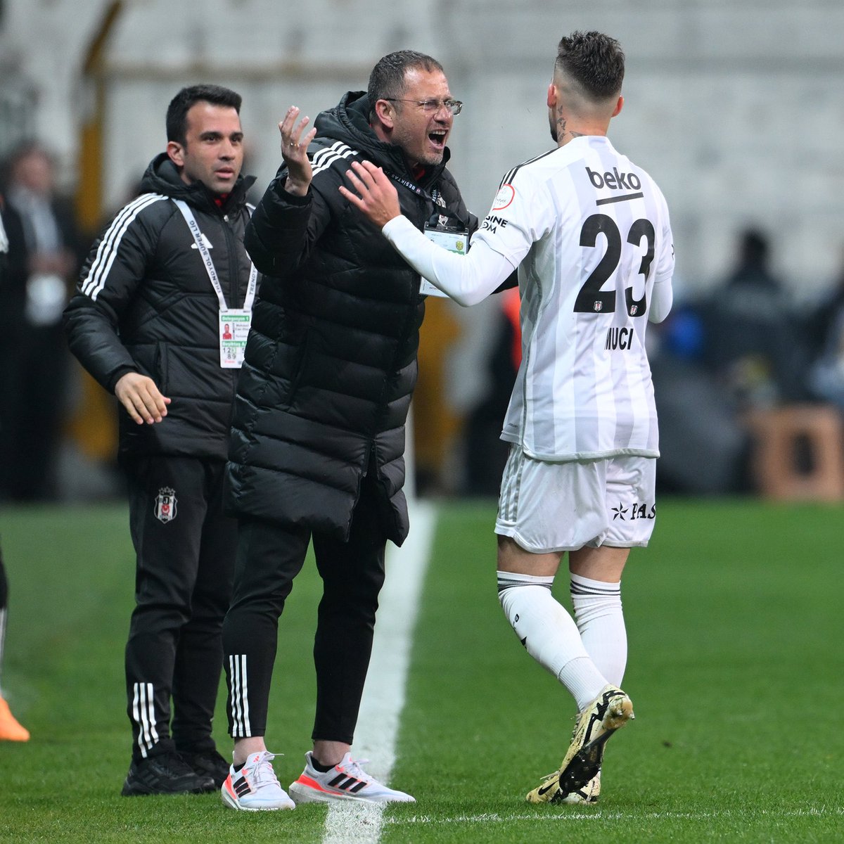 Ernest Muci, Beşiktaş öncesi Avrupa'da bazı takımlar tarafından istenen bir oyuncuydu. Bu takımlardan biri, Beşiktaş ile iletişime geçti. Sezon sonunda Muci konusunda hareketlilik bekliyorum. Beşiktaş, kısa sürede Muci'den kâr ederse şaşırmam.