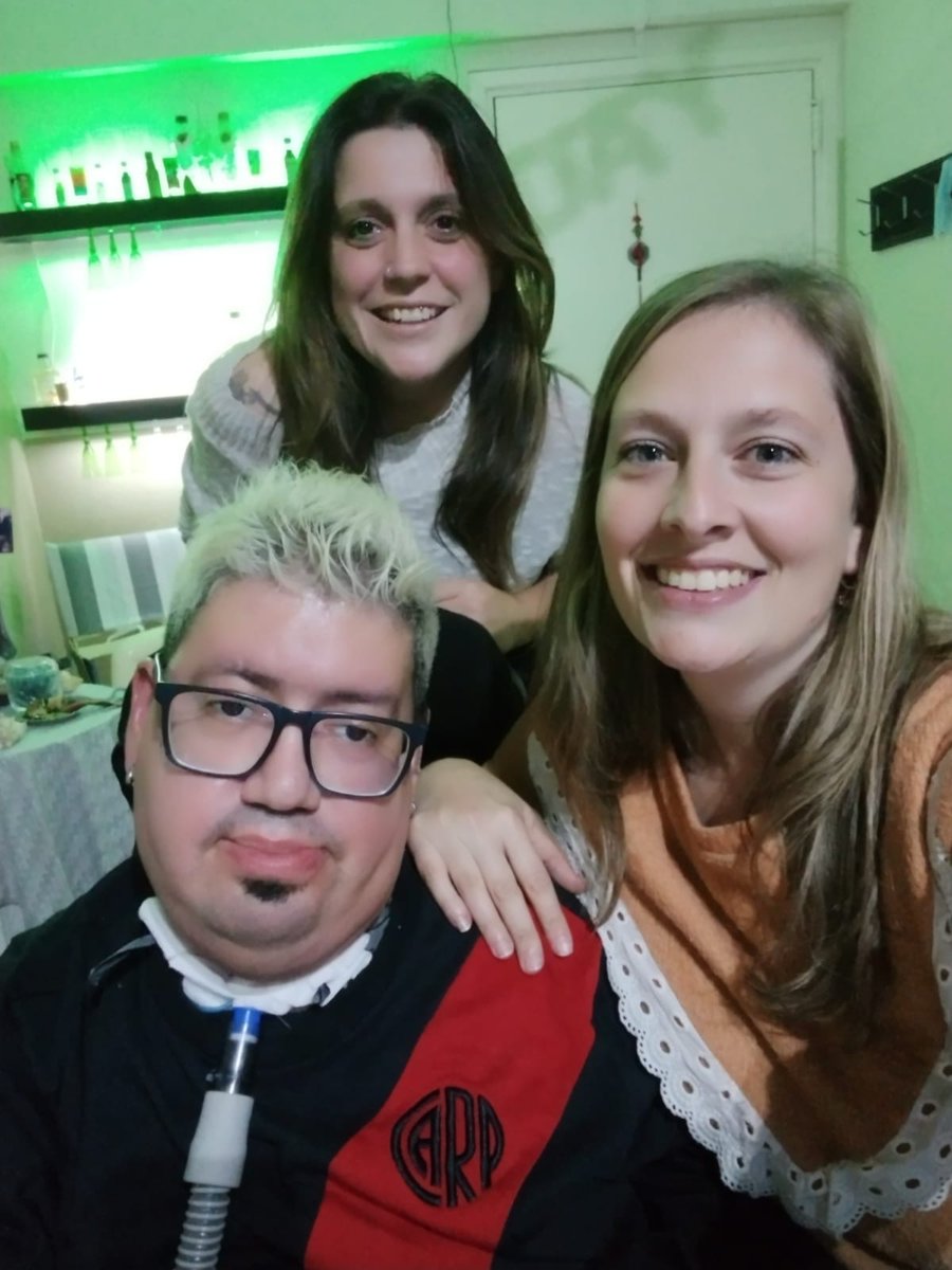 hernancalafa87's tweet photo. Mis ángeles son las más bonitas 😊😊😊💜💜💜💜💚💚💚💚 https://t.co/mPNJM8PIQP