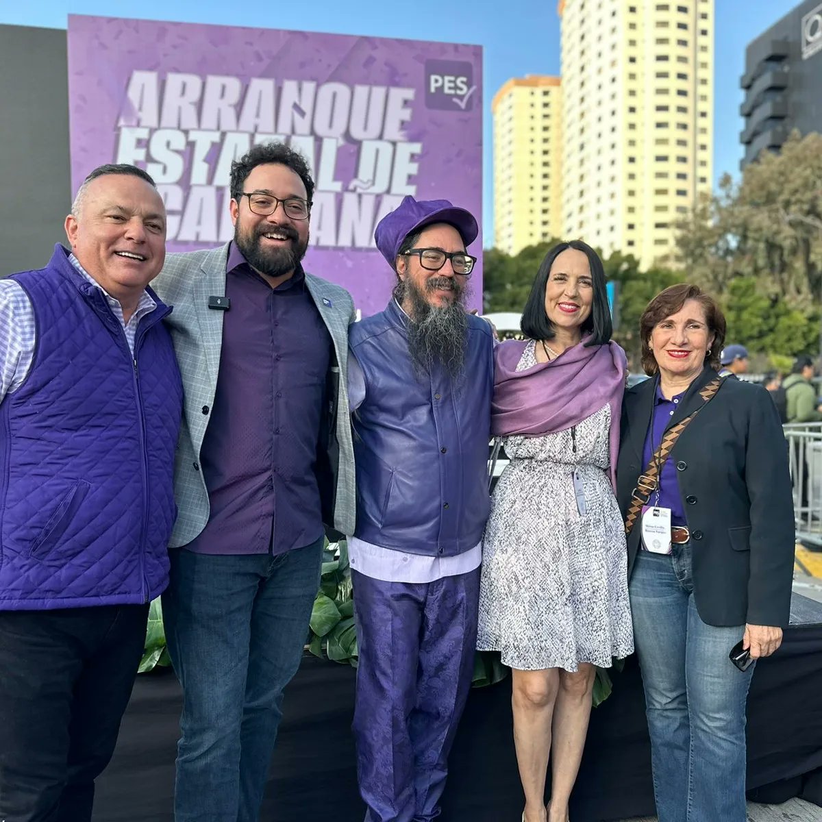 En el <a href="/PESNacionalMX/">Partido Encuentro Solidario</a> #PesBajaCalifornia nos une el compromiso de hacer gobiernos responsables que den a la gente más oportunidades. #VotaPes #PesRosarito #EnaMorados de Rosarito.