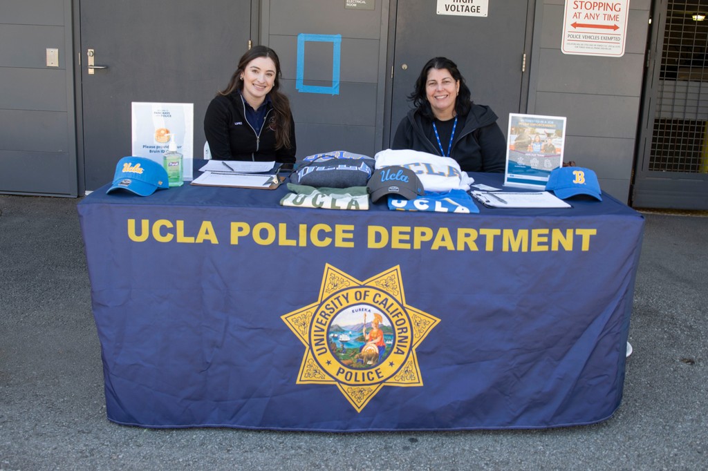 UCPDLA's tweet photo. Thanks to everyone who joined us for Pancakes with Police on Tuesday! It was great meeting so many members of the Bruin community over some fluffy flapjacks. 🥞 https://t.co/BoxnBt6DQm