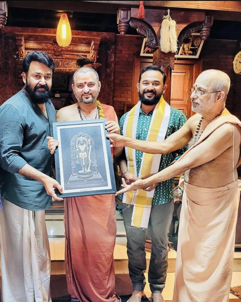 On the day of Rama Navami, Kollur Mookambika Temple Tantris presents Shri Mohanlal with a beautiful picture of Ram Lalla, Ayodhya 😎
