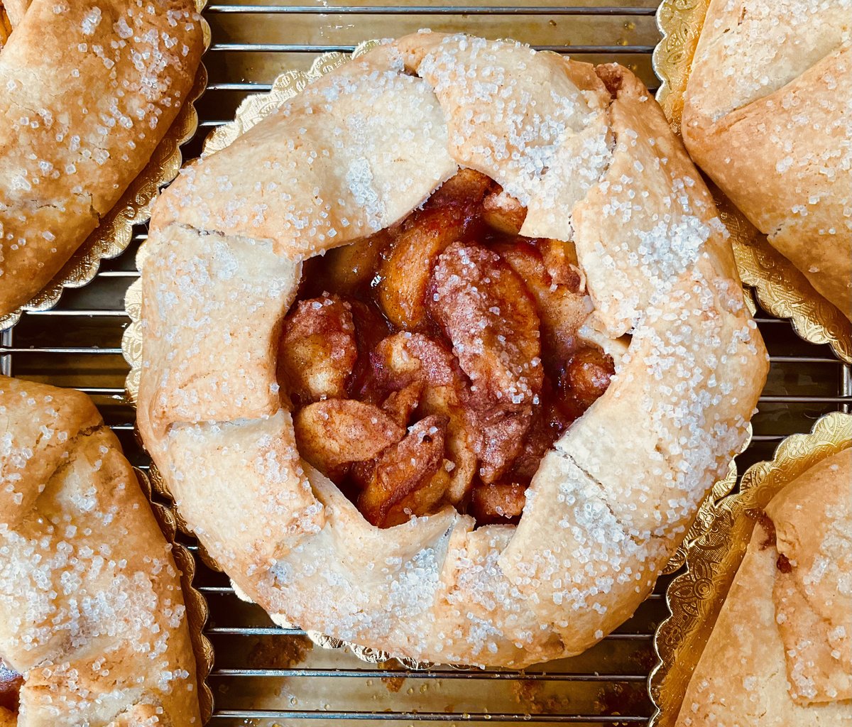 Mariposa Baking tweet media