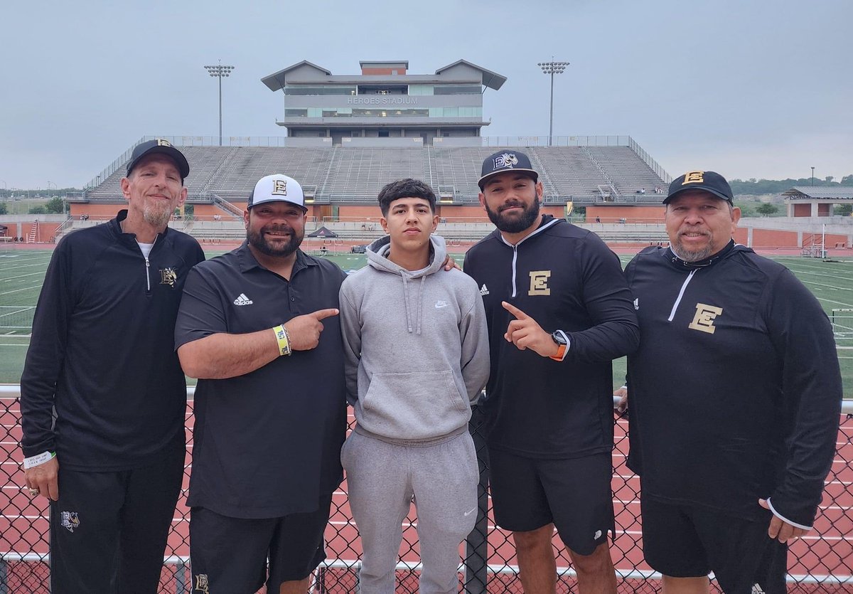 Jag_02179's tweet photo. Jacket Football at the Region at the Region IV-5A Championships. #Viva π #EEJacketFootball #EEJacketPride https://t.co/f2fNwqIoJD