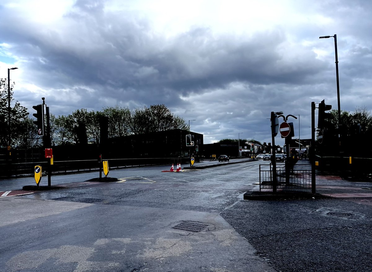 Tonight our detached team have been out in Ashton Guide bridge and Denton talking to local businesses about ASB issues and signposting young people to alternative activities #AspyaAlliance #tameside #detachedYouthWork