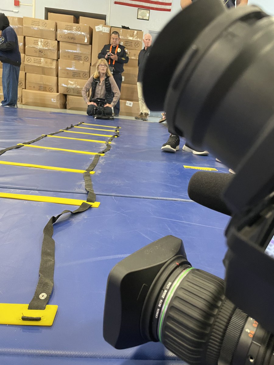 When you run into your work partner after 25 yrs (and she taught me soooo much!!) and she is getting nearly the same shot ❤️ <a href="/SteveVaus/">Steve Vaus</a> #corrie