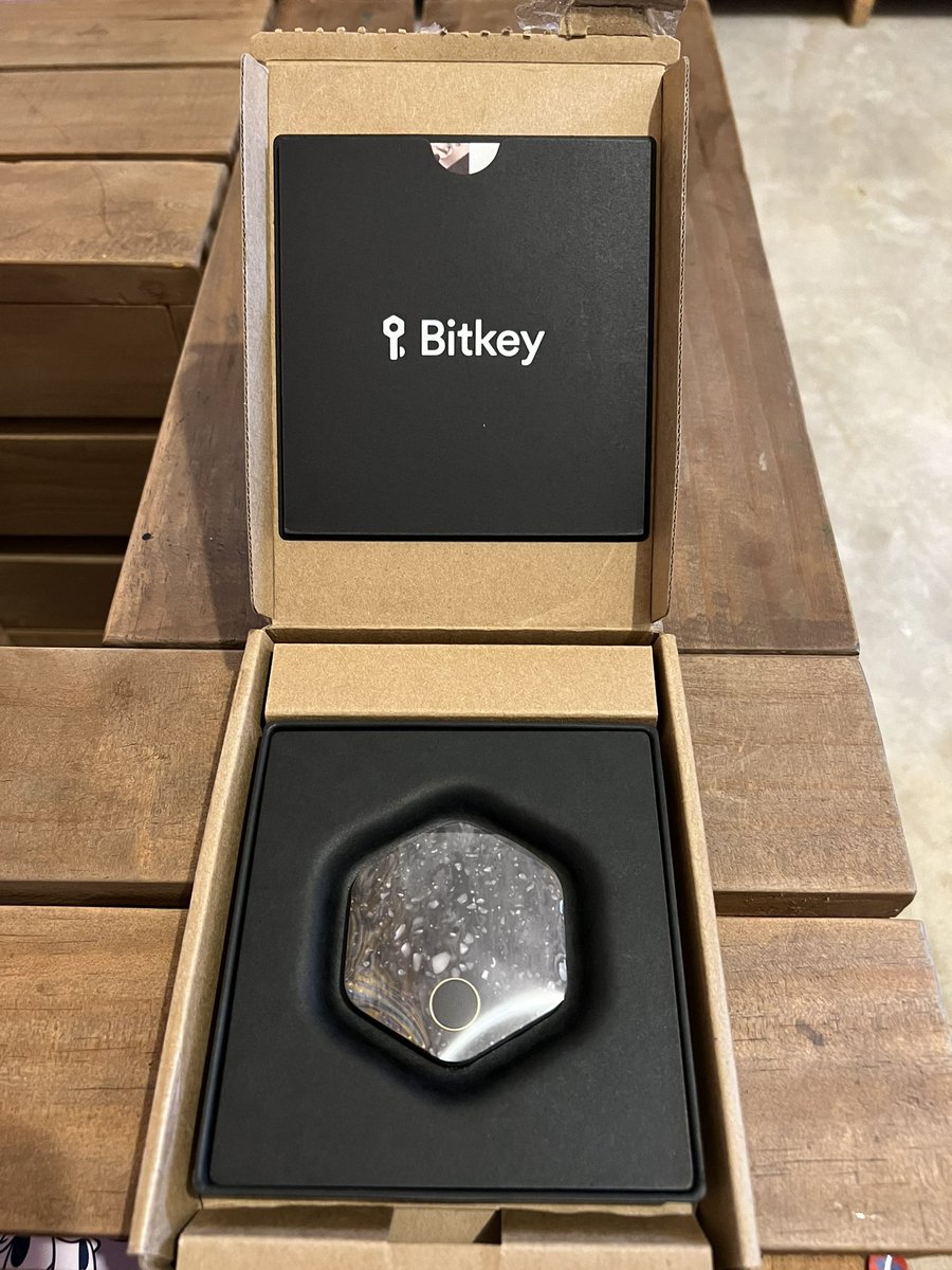 manlikekweks's tweet image. I TREAT MY #BITCOIN  RIGHT
I KEEP MY SATS ON ICE 🧊 
#Bitkey
🇹🇿⚡️🟣🏔️ 
@Bitkeyofficial