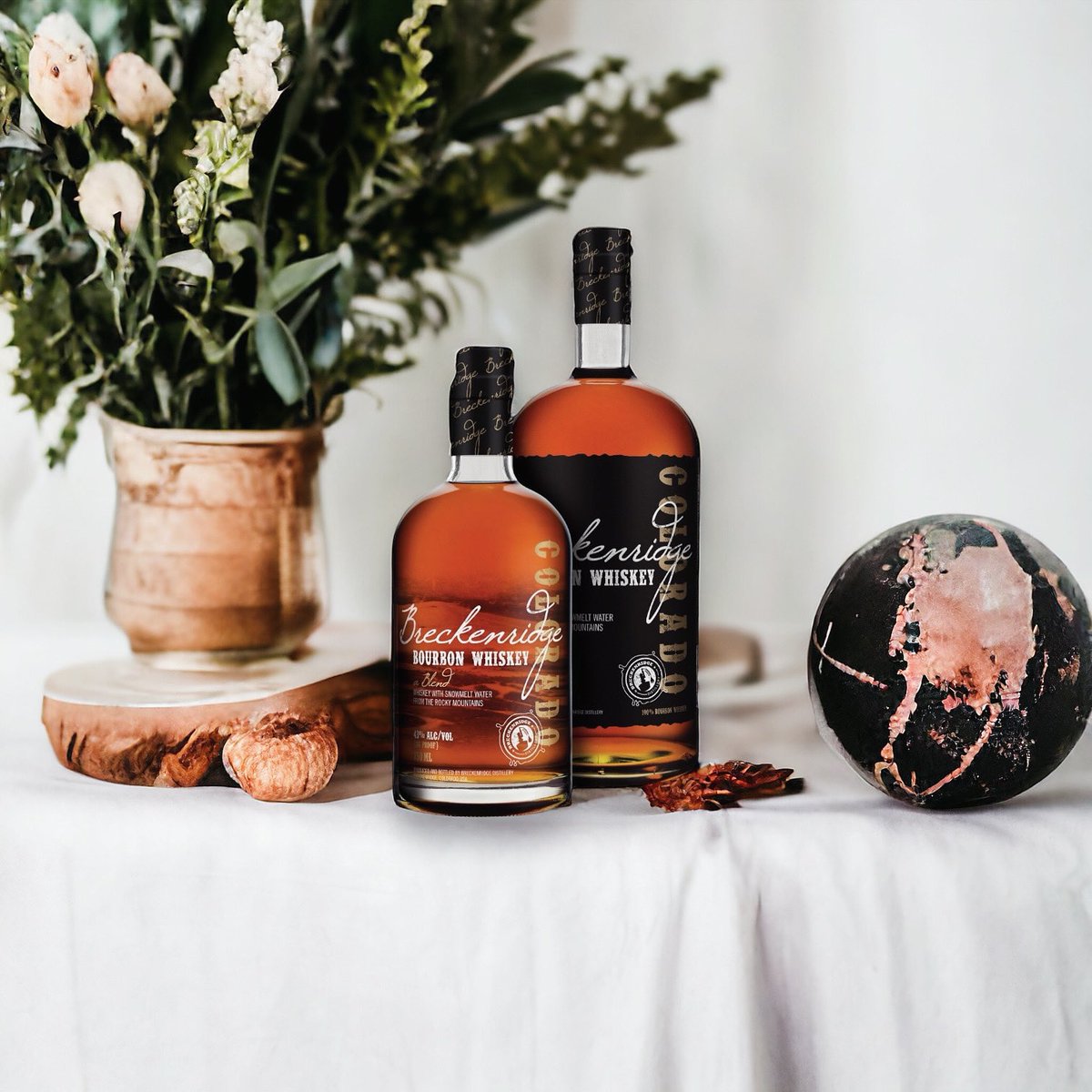 Join us for a sustainable tasting event this weekend in Chicagoland, featuring @breckdistillery Bourbon Whiskey—a high-rye Bourbon aged for a minimum of three years. Discover its rich flavors and toast to #EarthMonth in style! 🌍🥃✨ #SustainableSips #Breckenridge #Bourbon