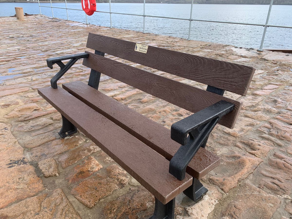 Donald John's bench has been installed and ready for the reopening tomorrow, the perfect spot to admire the beautiful town.
Thank you to Donald John's mother Mary for donating the bench.
#inveraraypier #inveraray #mooring #boating #lochfyne #inspireinveraray #argyllandbute