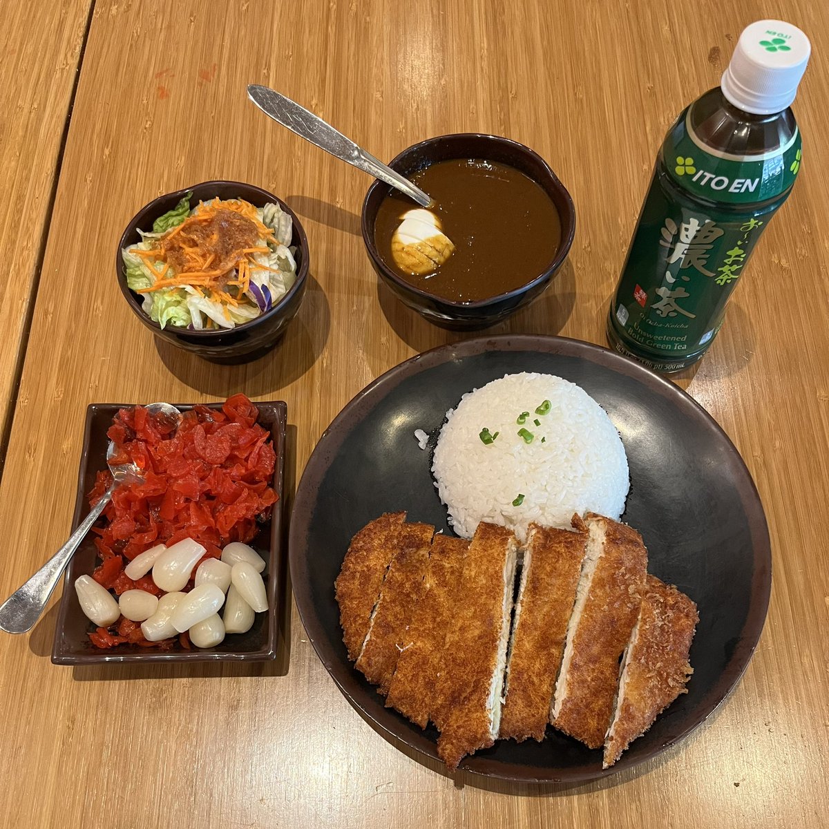 ThatOldBallGame's tweet photo. Fridays are for baseball-themed curry lunches @HurryCurryToSEA — throwback to work lunches in NYC at Hideki Matsui-themed @ggcamerica 💯 https://t.co/pQlNWqXyU2