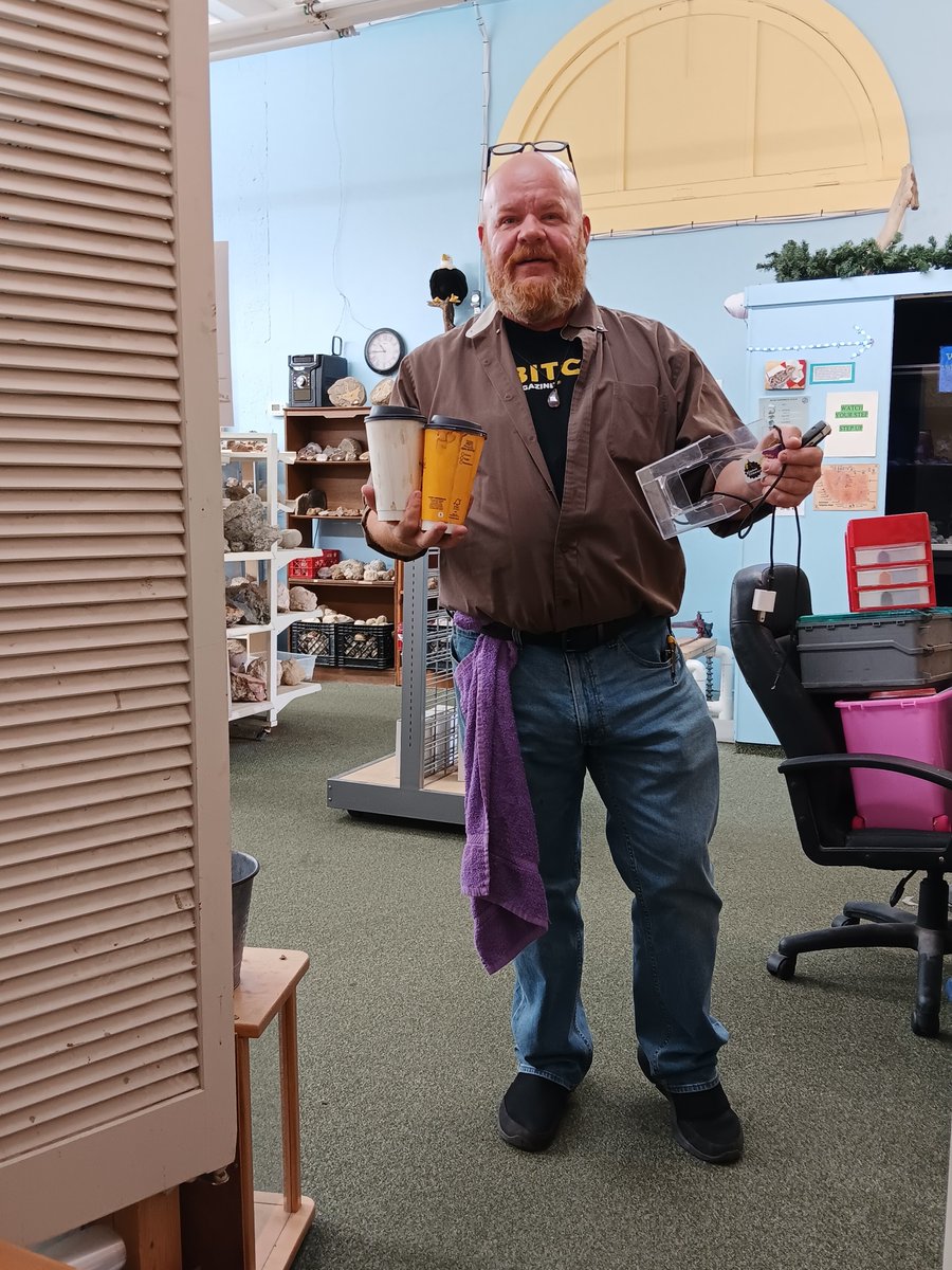 Due to personal problems which I refuse to work on, I am once again late for work, BUT I brought you a coffee too!

ALSO FRENZ I LOST MY PHONE &amp; IT GOT RUN OVER A FEW TIMES SO I CANT CALL OR RECEIVE TEXTS FROM ANYONE TIL WEDNESDAY OR SO WHEN NEW ONE COMES, LIMITED X ACTIVITY