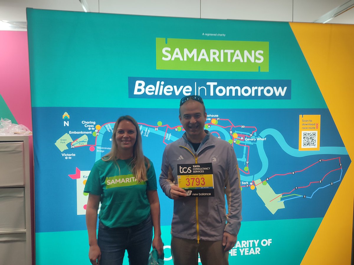 Delighted to meet @alanzoblei today, travelled all the way from Toledo Ohio to run @londonmarathon as part of #TeamSamaritans in memory of his friend🙏💚