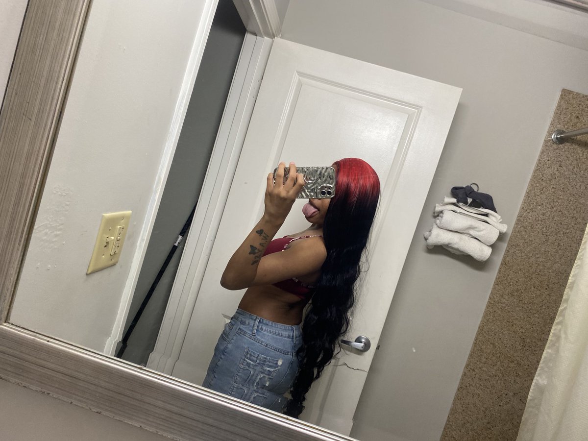 backendbrat19's tweet photo. i like trying new shit wimmy hair 🤣 https://t.co/EesIbss3yE