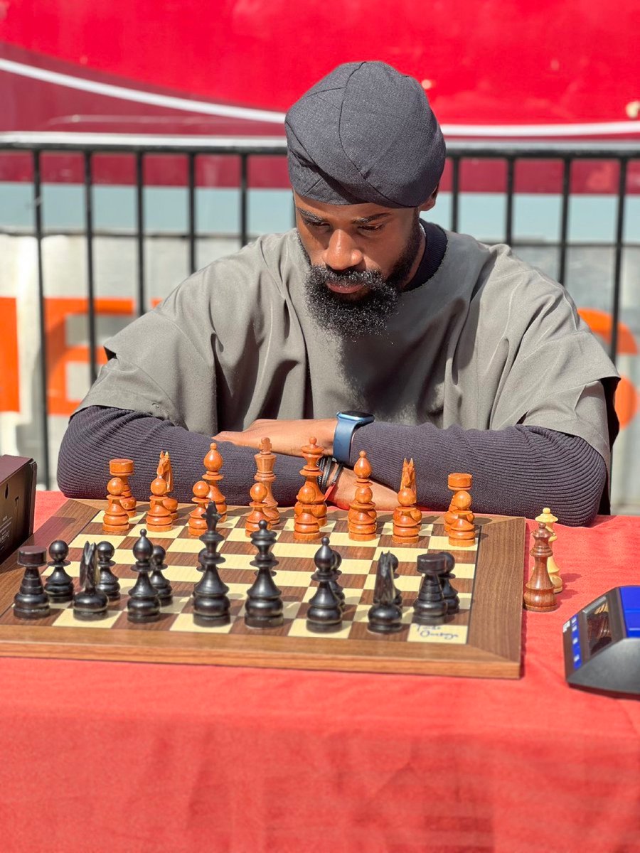 NigeriaStories's tweet photo. 51 hours of playing chess ♟️  
Not a single loss
7hours  left  
Tunde Onakoya keeps going 👏👏👏👏🇳🇬🫡 https://t.co/f2w2SiWyWp