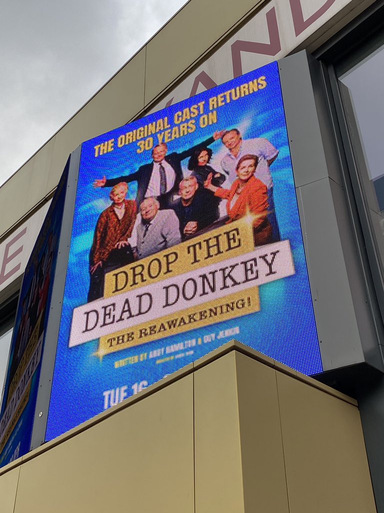 Drop the Dead Donkey at @thealexbham is great tonic for a Friday evening. Each old cast member was applauded as they came on stage - lovely feeling of affection for their crazy incisive acerbic humour.