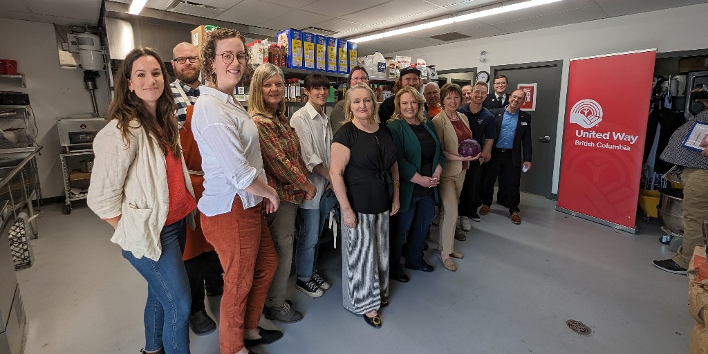 Thanks to @BCGovNews & @UnitedWay_BC, the Upper Fraser Valley Regional Community Food Hub is helping those in need access healthy food. Minister of Social Development and Poverty Reduction @s_malcolmson & Chilliwack-Kent MLA @kellipaddon toured the hub today.