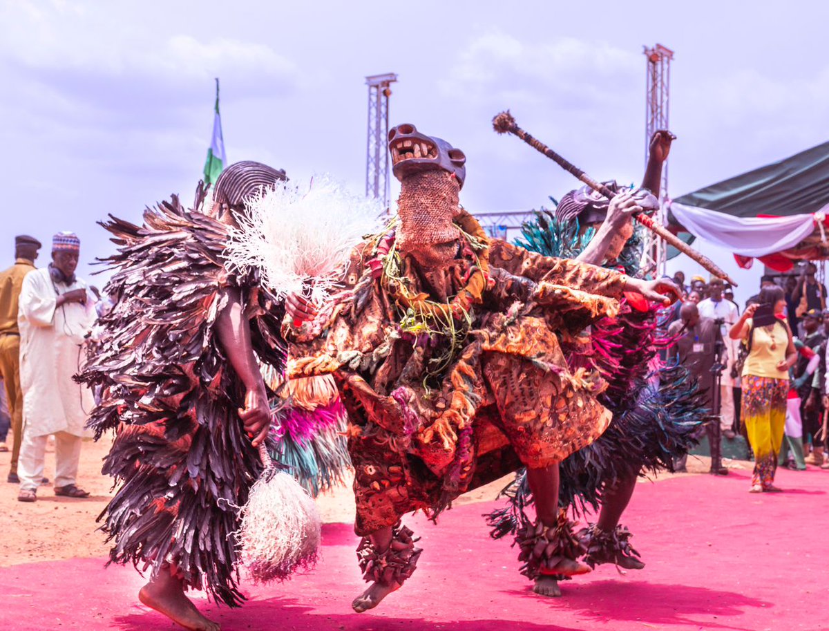 OfficialTaraba's tweet photo. PhotoNews: 

Captivating Canoe Parades and colourful cultural display at the #NwonyoFishingFestival in Taraba State. https://t.co/WlIrq4JHeQ