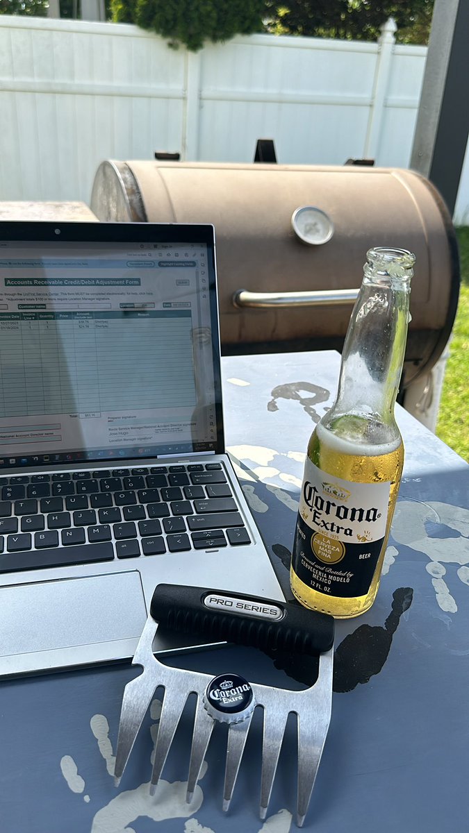 JHugo13's tweet photo. @KISSdude12 @CoronaUSA @CSRPodcast First was opened at noon and just cracked open anotha one with the @PitBossGrills #MeatClaws https://t.co/BRjgjvTN1M