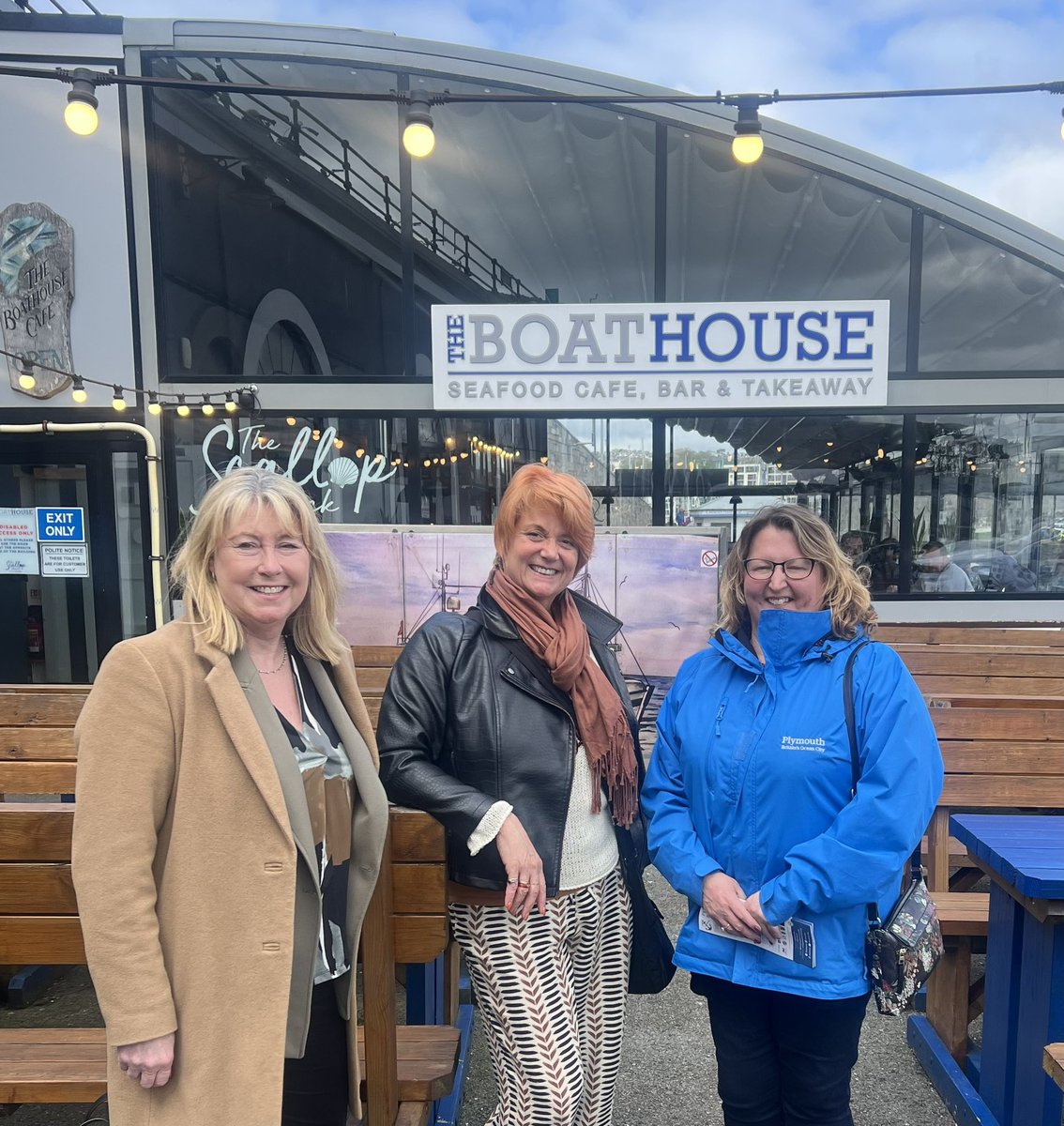 Lovely to welcome @Sarah_LB8 from @AshleyandNewey_ coach tours to @britainsocean today for a fam visit thanks to @PlymBoatTrips for the harbour cruise and hospitality #plymouth #tourism