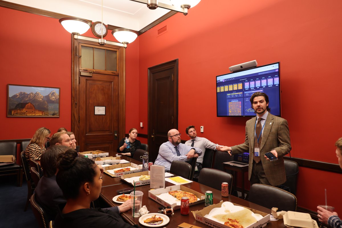 SenLummis's tweet image. Today, Team Lummis hosted a lunch and learn to celebrate this year’s Bitcoin halving. 

Thanks to @mempool for their awesome block explorer!

Watching #Bitcoin live never ceases to amaze.