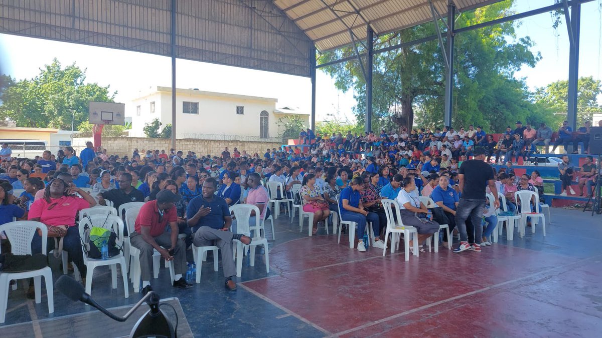 NuestraADP's tweet photo. ADP celebra asambleas en todo el país.

Reconfirman concentración frente el Minerd el próximo martes 23

#Hilo 1/2 

 #ADPSeMovilizaPorLaEducación 
#ADPALaCalleOtraVez
#ManifestaciónPorDignidadDocente https://t.co/YytwA0PGHk