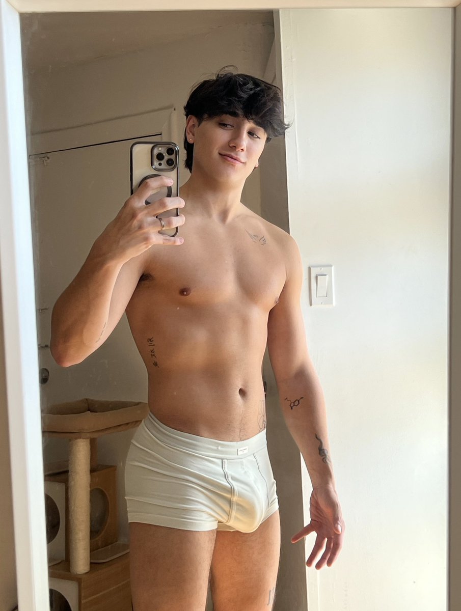 callumwes's tweet photo. Happy Friday twitter 🙈 https://t.co/YhsNSRHam3