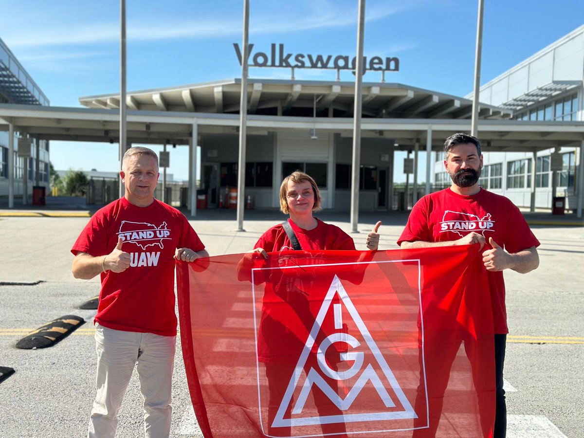 NUMSA support the right of this workers fighting and campaigning to get full union organisational right to be represented by the union of their choice in America UAW in VW plant we stand in solidarity with them .