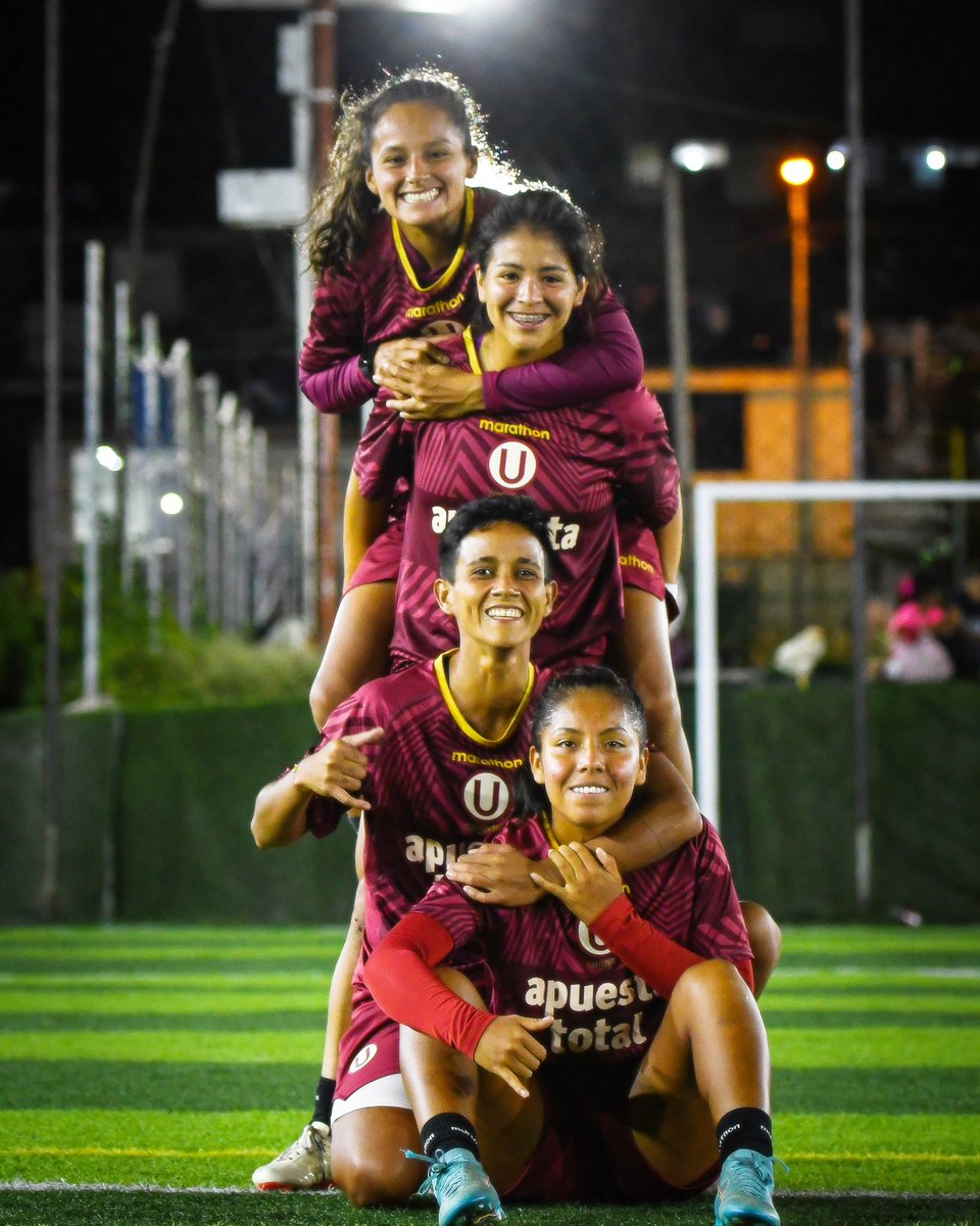 tomayconsa17's tweet photo. 🔥😈 MY TEAM  👻
@FutFemeninoU 
#friendship #liga1 #universitario #MT13 https://t.co/SrjgtZAtga