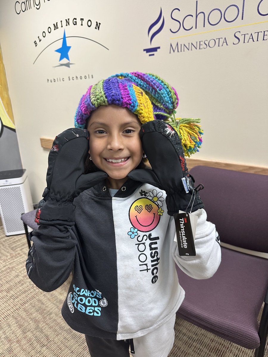 TaylorNursingIn's tweet photo. Health Commons at Pond received donations this year from the Hats &amp; Mittens Foundation, serving children and youth in the metro area for twenty-five years.
https://t.co/p6MLTvICFP
#familyandsocietalnursing https://t.co/DyxSkRDkNU
