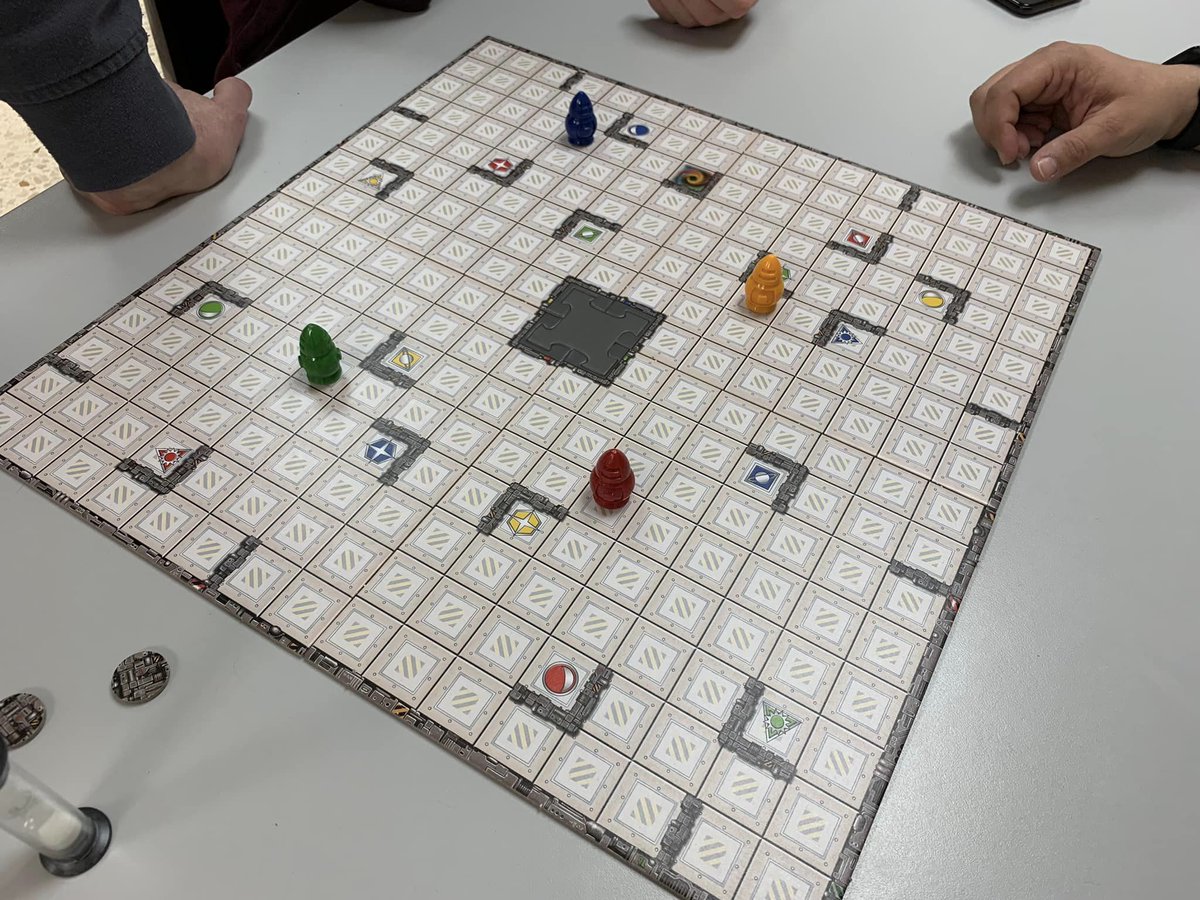 alnecronomicons's tweet photo. Sesión de juegos esta tarde 19/04 en el Club.Motu battlegrounds, battletech, ricochet robots,the climbers.
@DiscipArmitage @StudioArchon @HTPublishers @Nosolorol @EGigamesh @MalditoGamesES @DevirIberia @Asmodee_es #juegos #juegosdemesa https://t.co/cDol2HGa0m