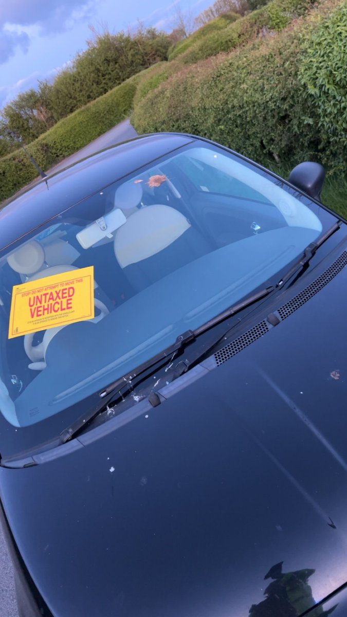 #SRSU #RoadSafety team out this evening. Vehicle stopped near #Devizes with #TradePlates

Misuse of said plates, #NoInsurance,  car #Seized, trade plates #Seized Driver #Reported 📝 

gov.uk/trade-licence-…

#DriveInsured #LongWalkHome